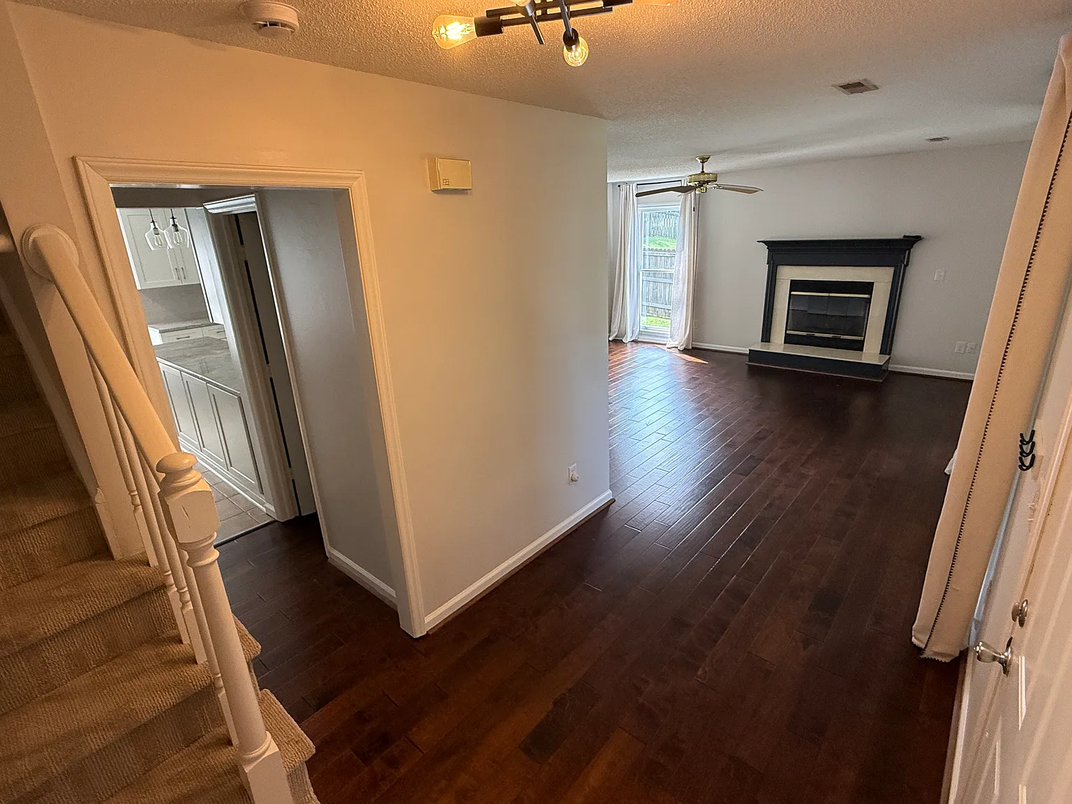 4 bed, 2.5 bath, 1856 sqft, $2,350 — Photo 2