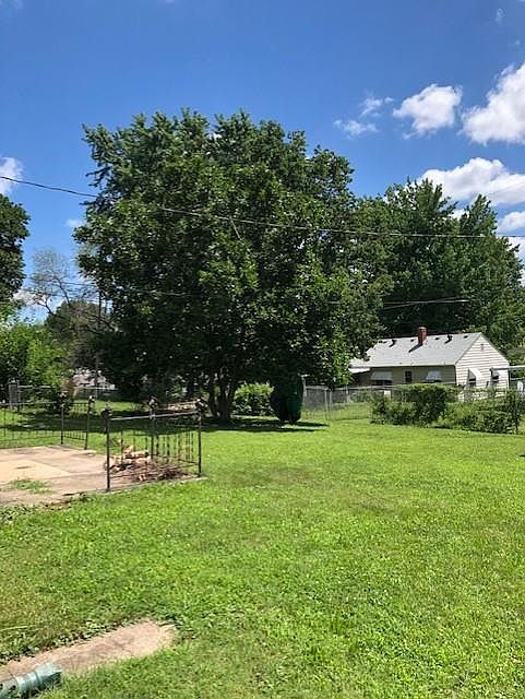 2nd image of 533 S Willow Ave