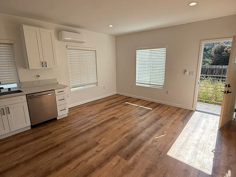 6189 Severin Dr — Photo 3