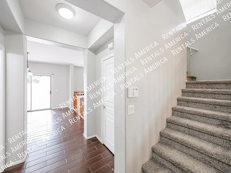 4563 E Oxford Ln — Photo 8