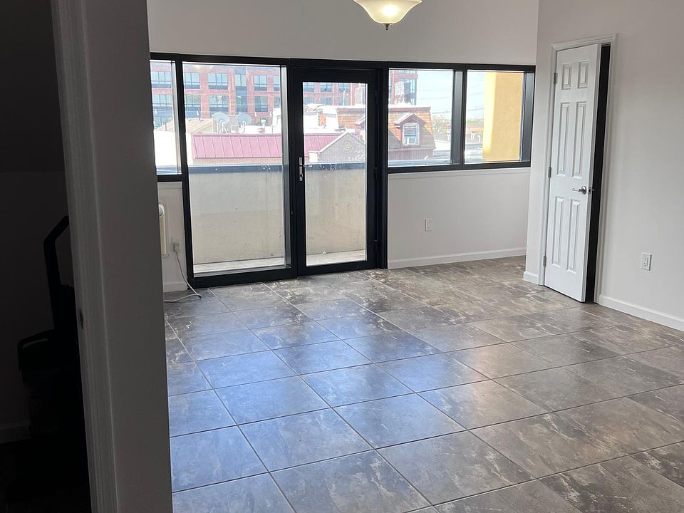 View from the Kitchen to dining room / Balcony area