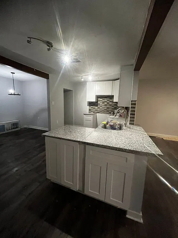 3 bed, 2.0 bath, 1572 sqft, $1,900 — Photo 3