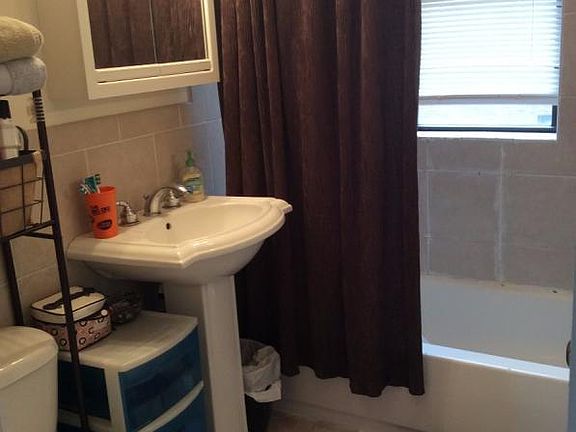 3rd image of 3927 N Keeler Ave #2
