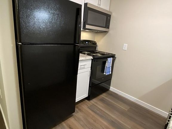 New kitchen with all new cabinets, LED lighting and appliances.
