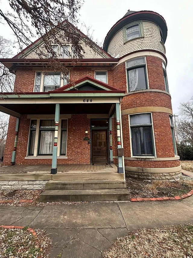 3 bed, $1,795 — Photo 1