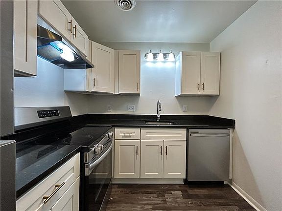 4th image of 4313 Earl Dr #B7