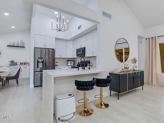 2nd image of 5216 W VOLTAIRE Drive