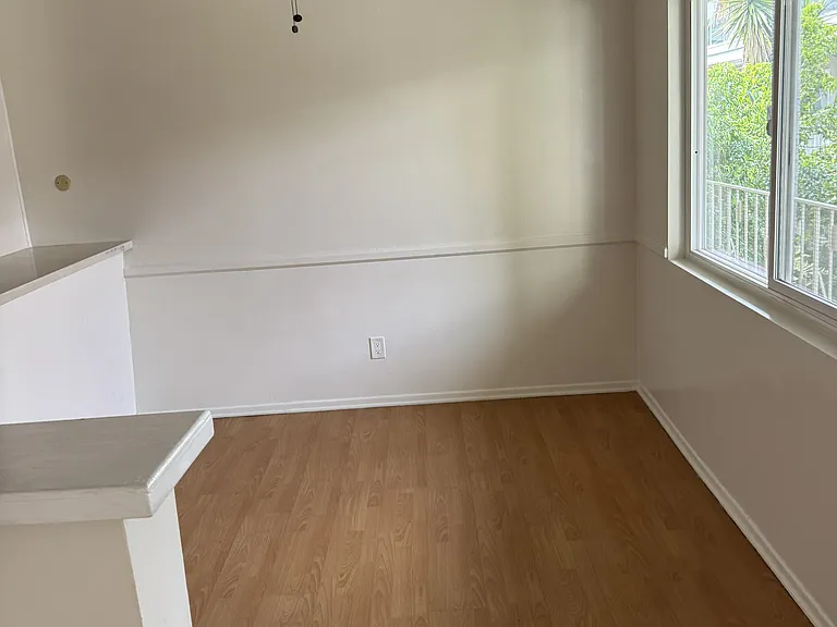 136 S Jackson St #8 — Photo 3
