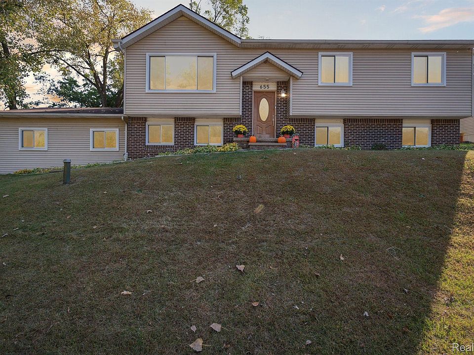 1st image of 655 Ferndale Ave