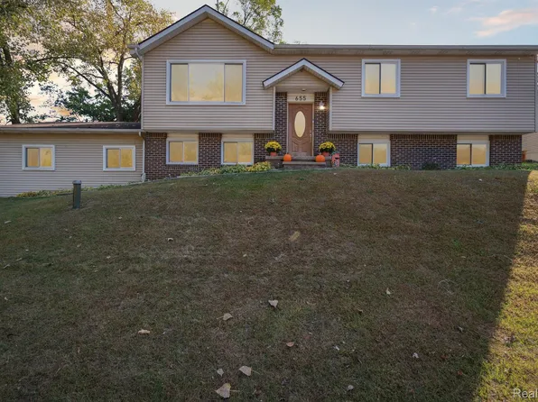 655 Ferndale Ave, Lake Orion, MI 48362