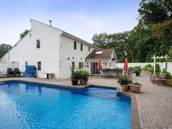 2nd image of 17 Grace Ln