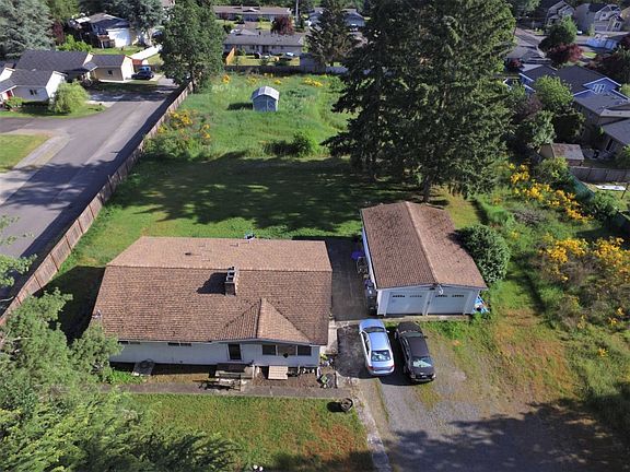 4th image of 4224 200th St E