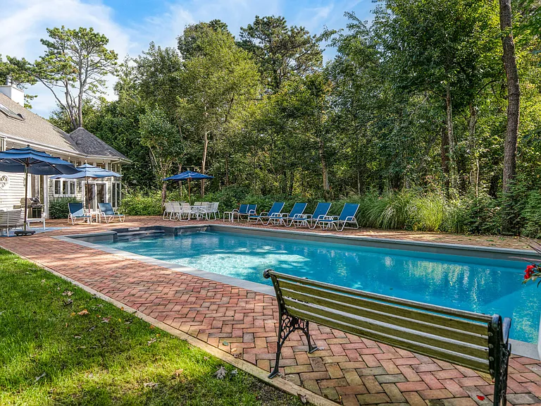 15 Farm Ln — Photo 2