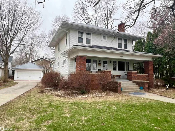 1007 S 5th Ave W, Newton, IA 50208