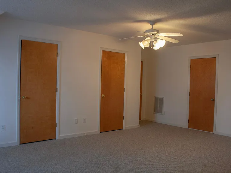 237 Yale Rd — Photo 32