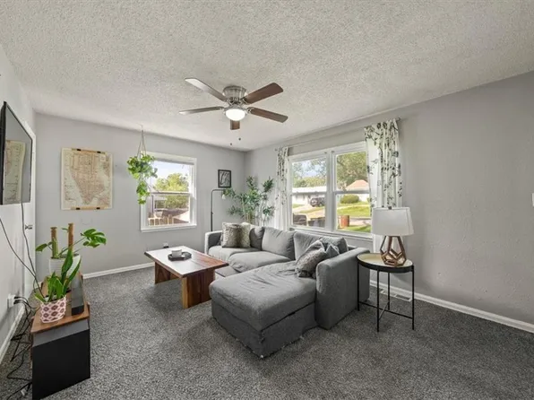 4427 Lawn Ave, Kansas City, MO 64130