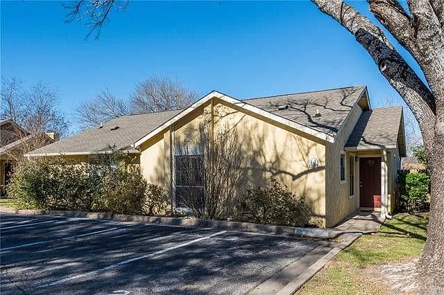 4902 Duval Rd — Photo 1