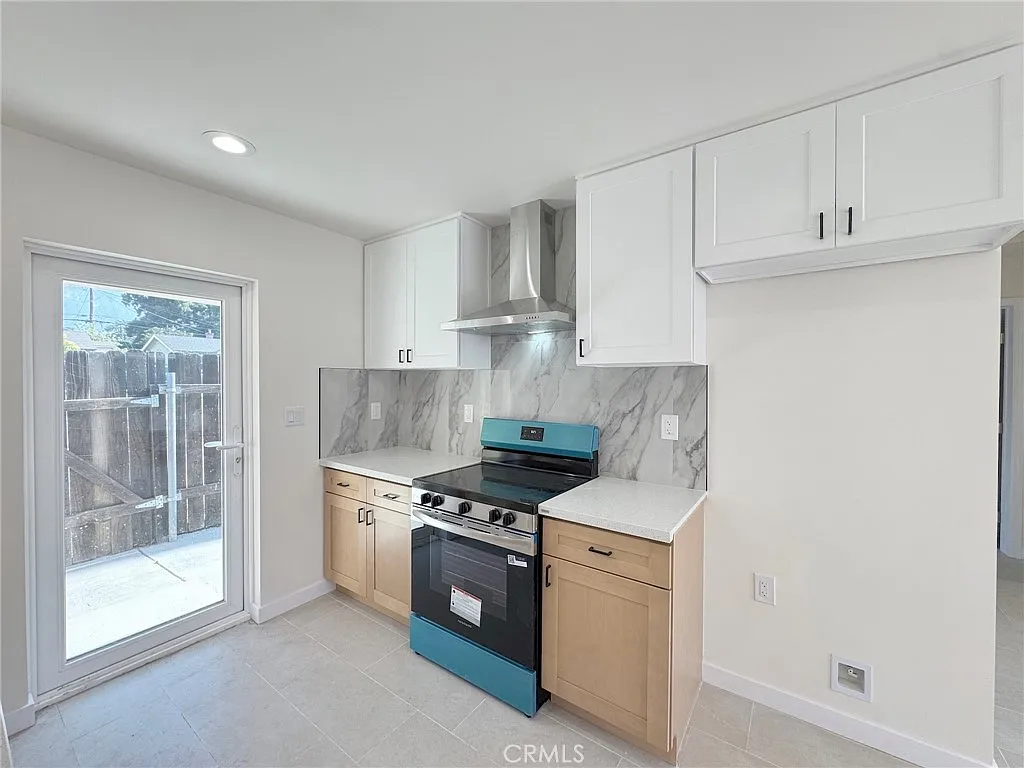 2 bed, 775 sqft, $2,350 — Photo 2