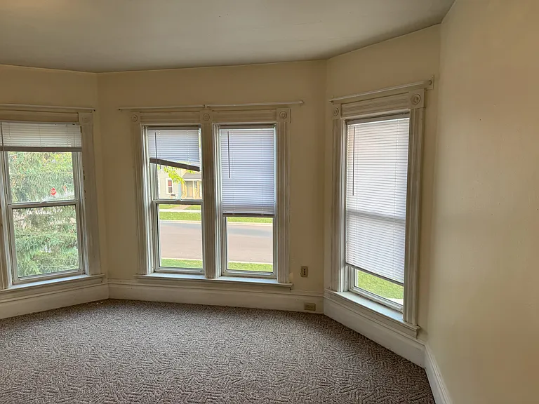608 Chippewa St — Photo 15