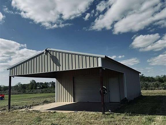 2nd image of 255 English Rd