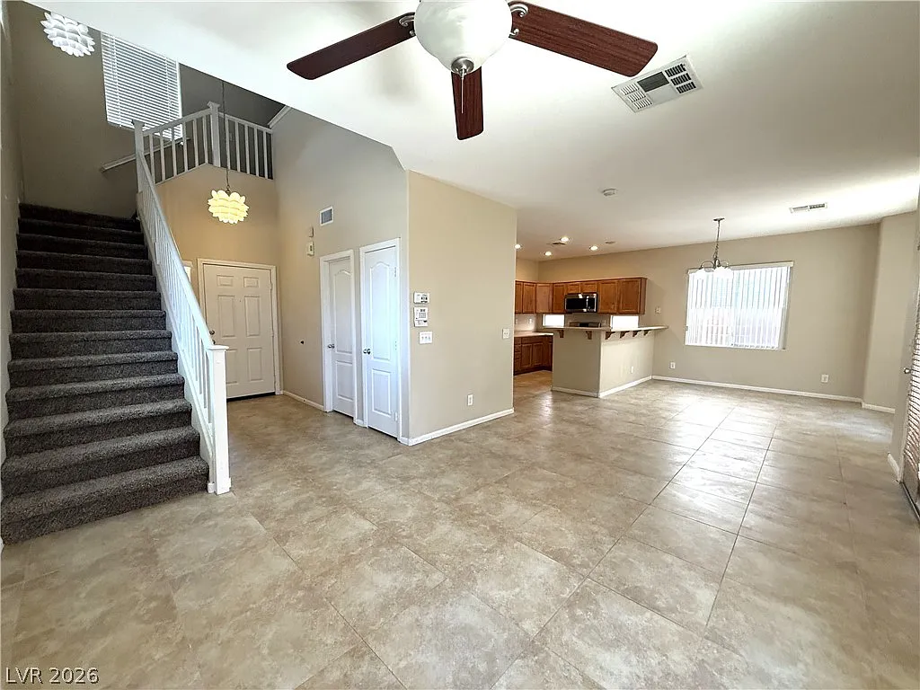 4 bed, 2.5 bath, 1733 sqft, $2,035 — Photo 2