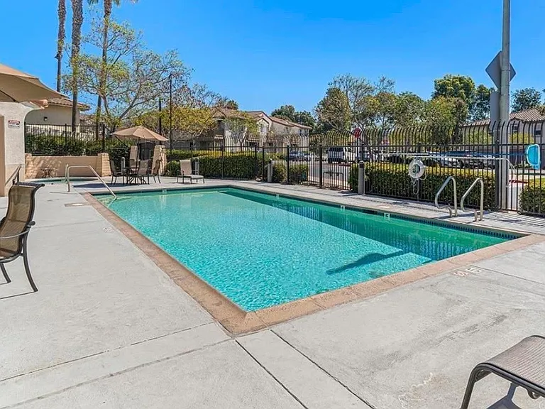 6101 Paseo Granito — Photo 2