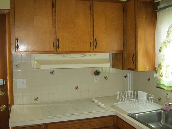 3rd image of 123 Lakeview Dr