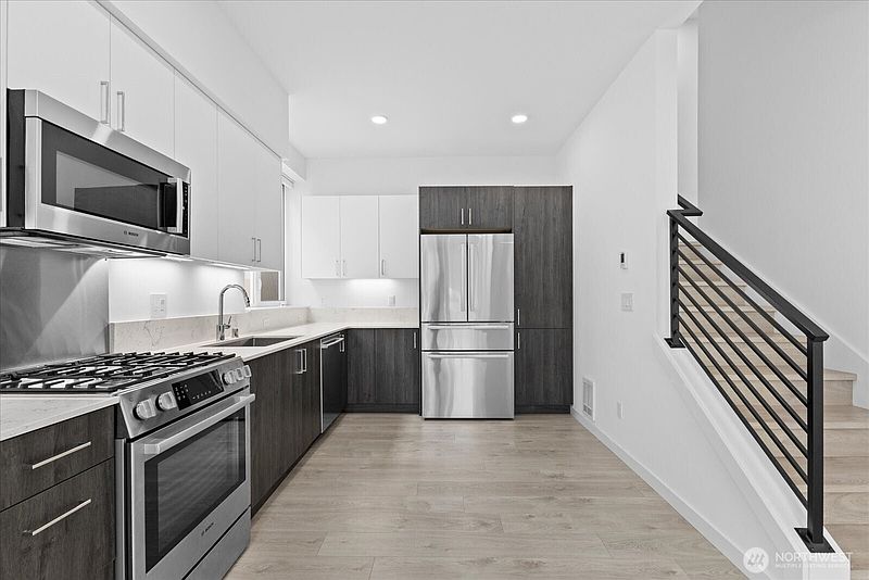 2nd image of 8561 Mary Avenue NW
