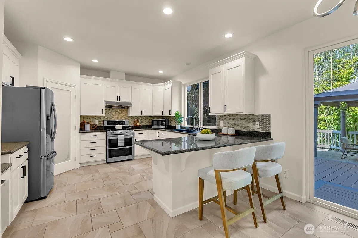 4 bed, 2.5 bath, 2659 sqft, $3,850 — Photo 4