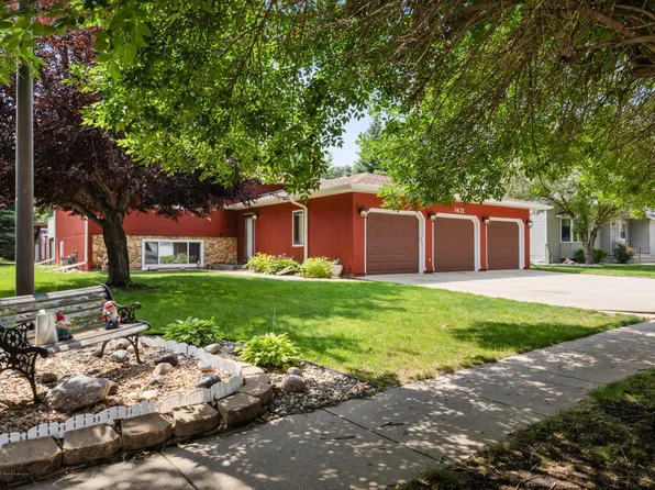 1421 15th Ave E, West Fargo, ND 58078