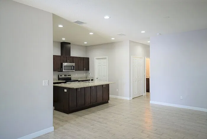 3 bed, 2.0 bath, 1293 sqft, $2,195 — Photo 3