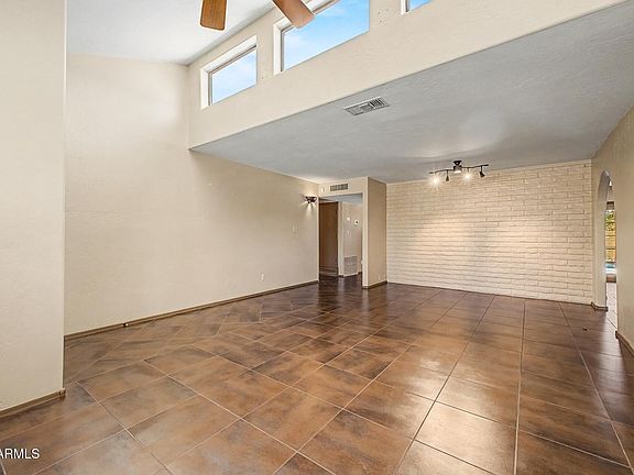 3rd image of 2818 E PARADISE Drive