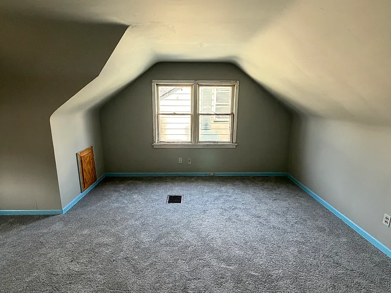 11913 Avon Ave — Photo 9