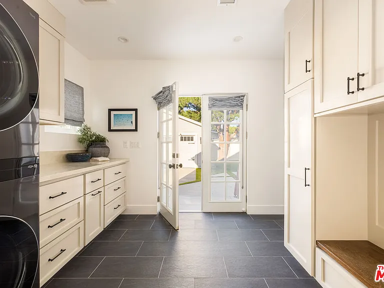 122 N Wilton Pl — Photo 24
