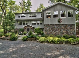 318 W Gate Rd, Buck Hill Falls, PA 18323
