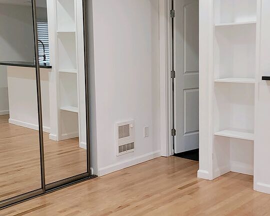 3rd image of 315 N Venice Blvd Unit 1