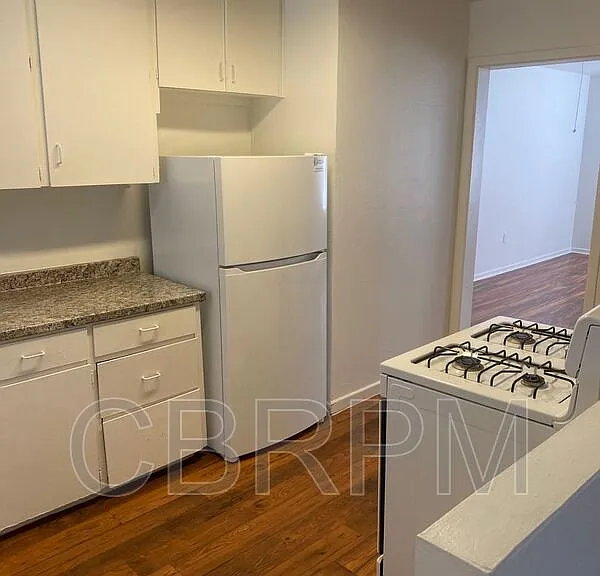 2422 23rd St — Photo 11