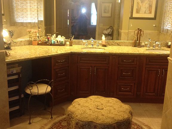 3rd image of 300 Palmer Cir NE