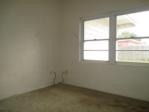 5th image of 1011 Rosella Ln
