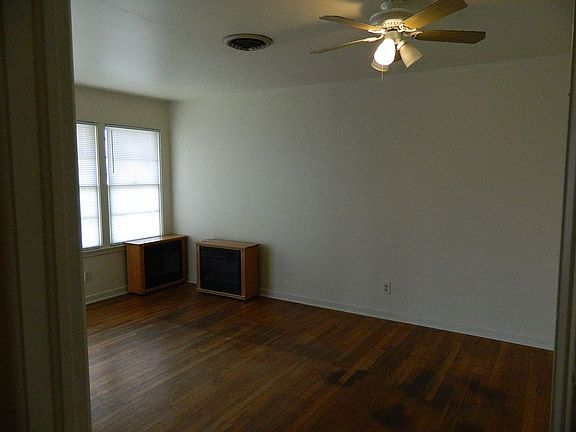 2nd image of 121 Meadow Ave