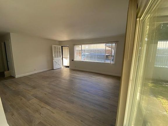 5th image of 964 College Dr
