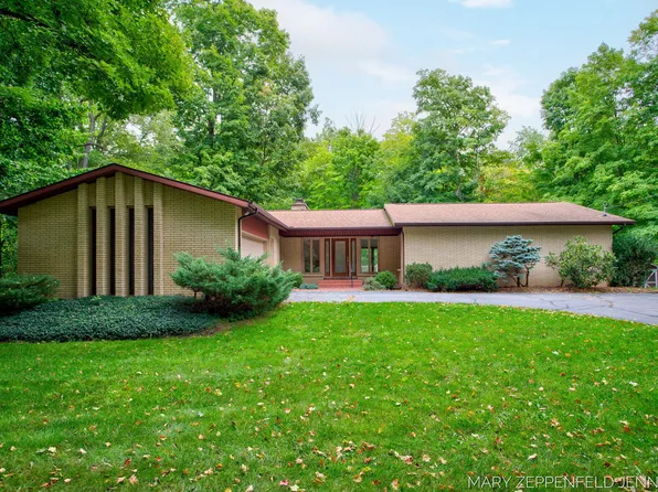 13950 Windemere Dr NW, Grand Rapids, MI 49534