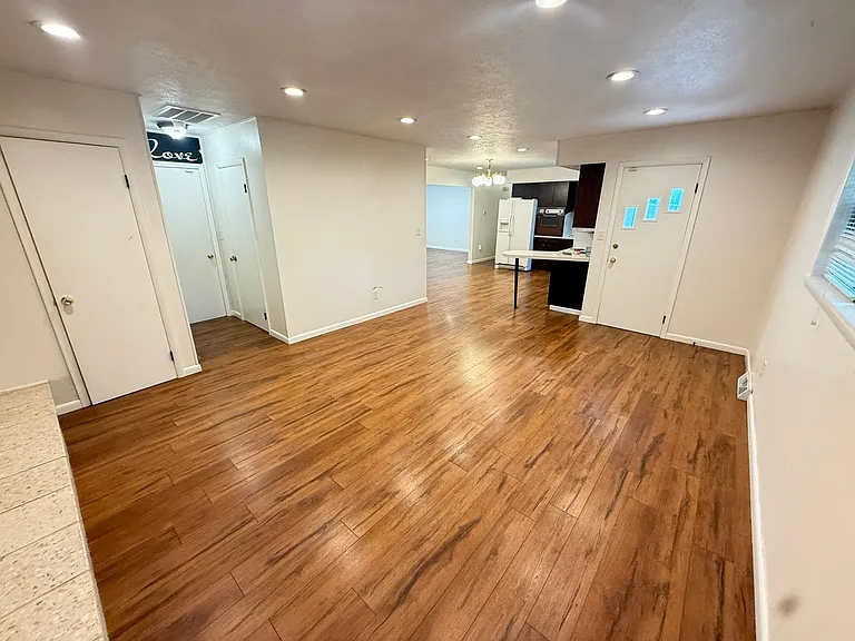 825 S Luster Ave — Photo 15