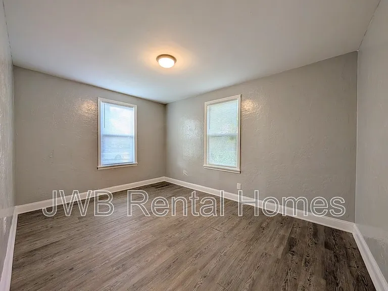 6135 Lynnwood Ave #A — Photo 7