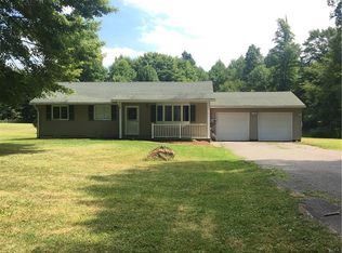 1742 Sandy Lake Grove City Rd, Jackson Center, PA 16133
