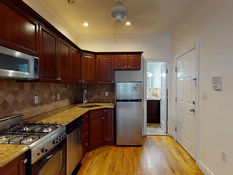 607 Adams St #1 — Photo 9