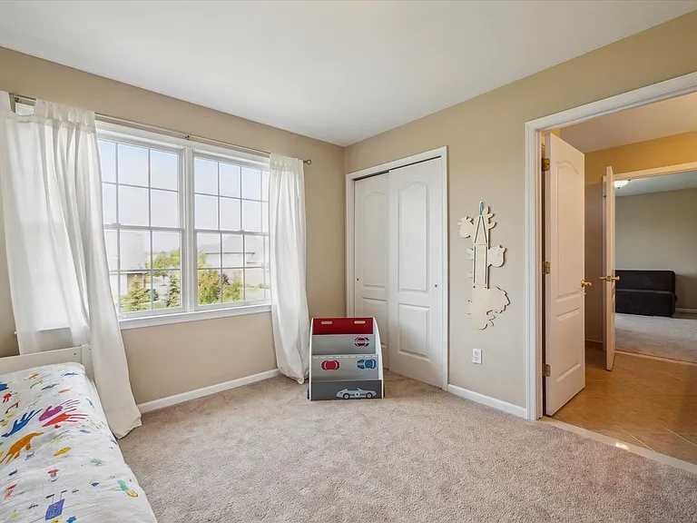 24323 Bellingham Dr — Photo 26