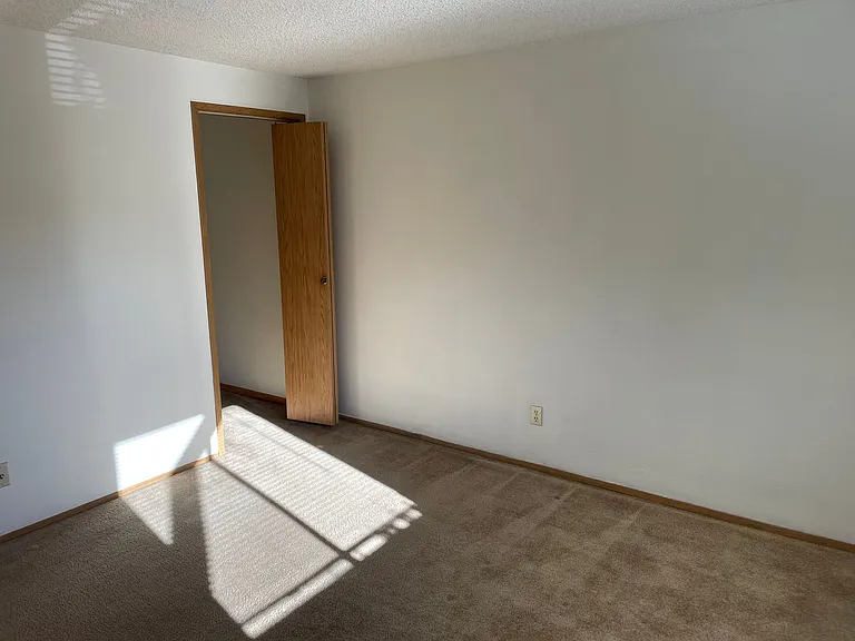 690 NW Atalanta Way #OAK — Photo 5