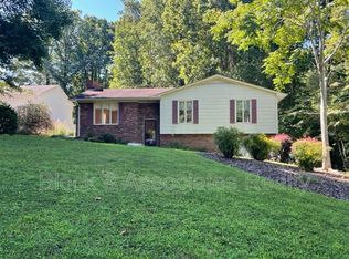 846 Honeysuckle Rd, Asheboro, NC 27203