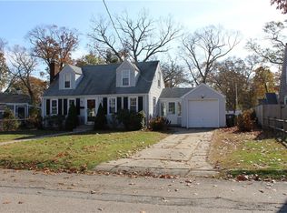 38 Edgehill Rd, Warwick, RI 02889